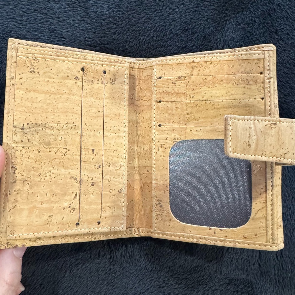 NWOT Viator Cork Wallet - Picture 7 of 9